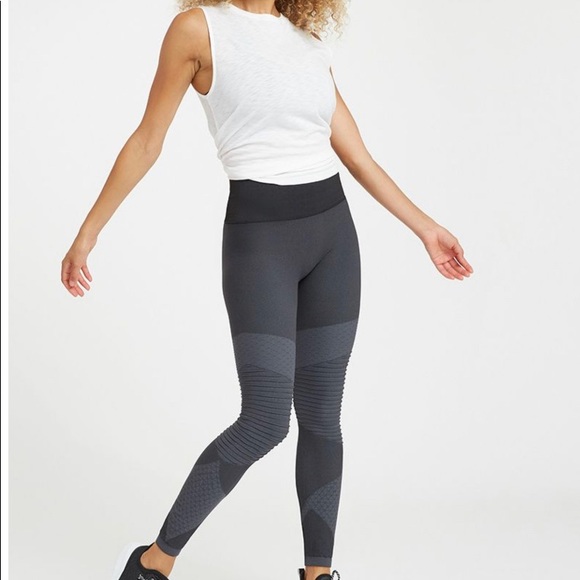 SPANX Pants - Spanx Sz L-Look at Me Now Seamless Motto Leggings